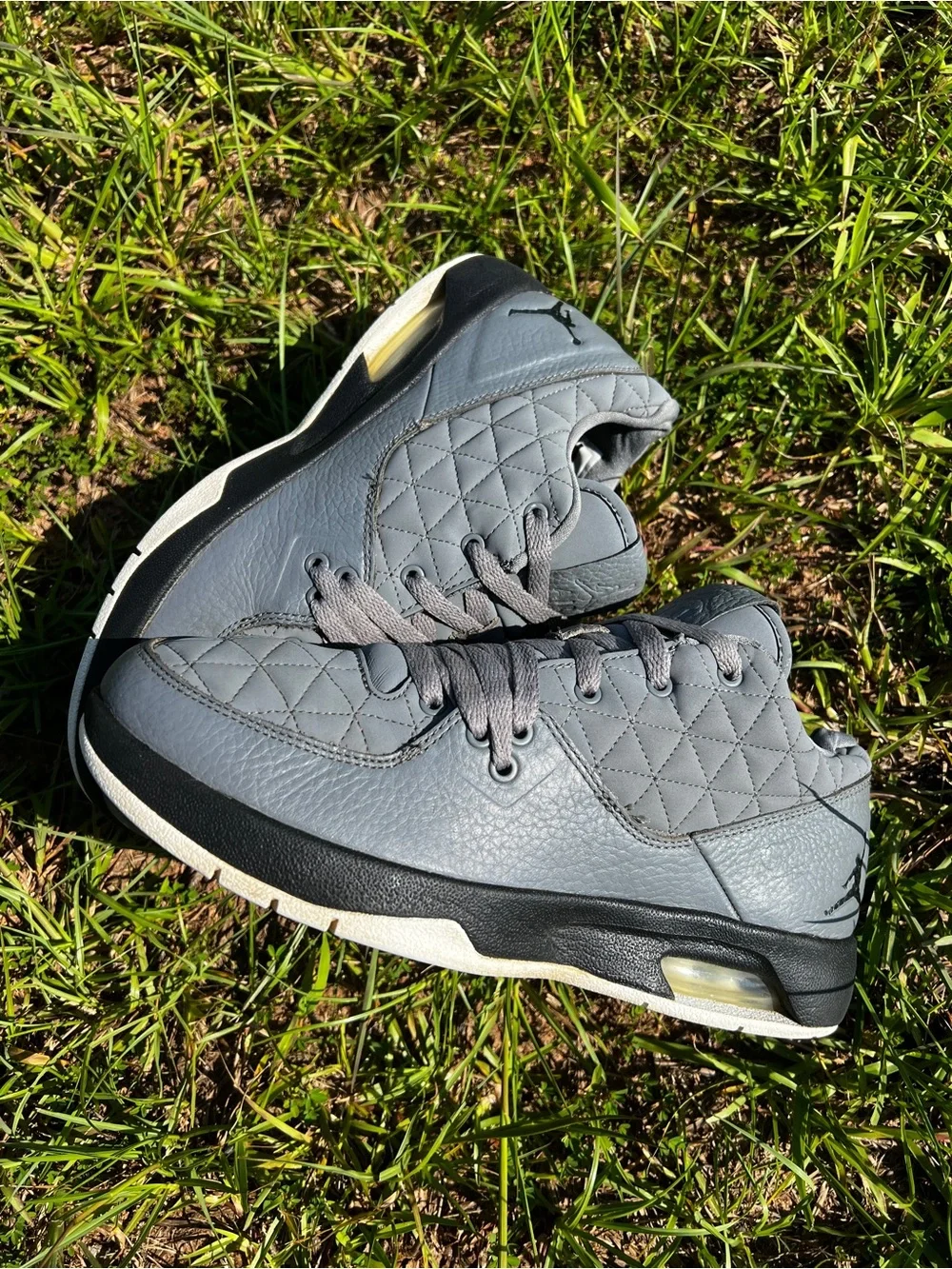 CLEAN Air Jordan size 8 Mens Clutch Grey Casual Shoes